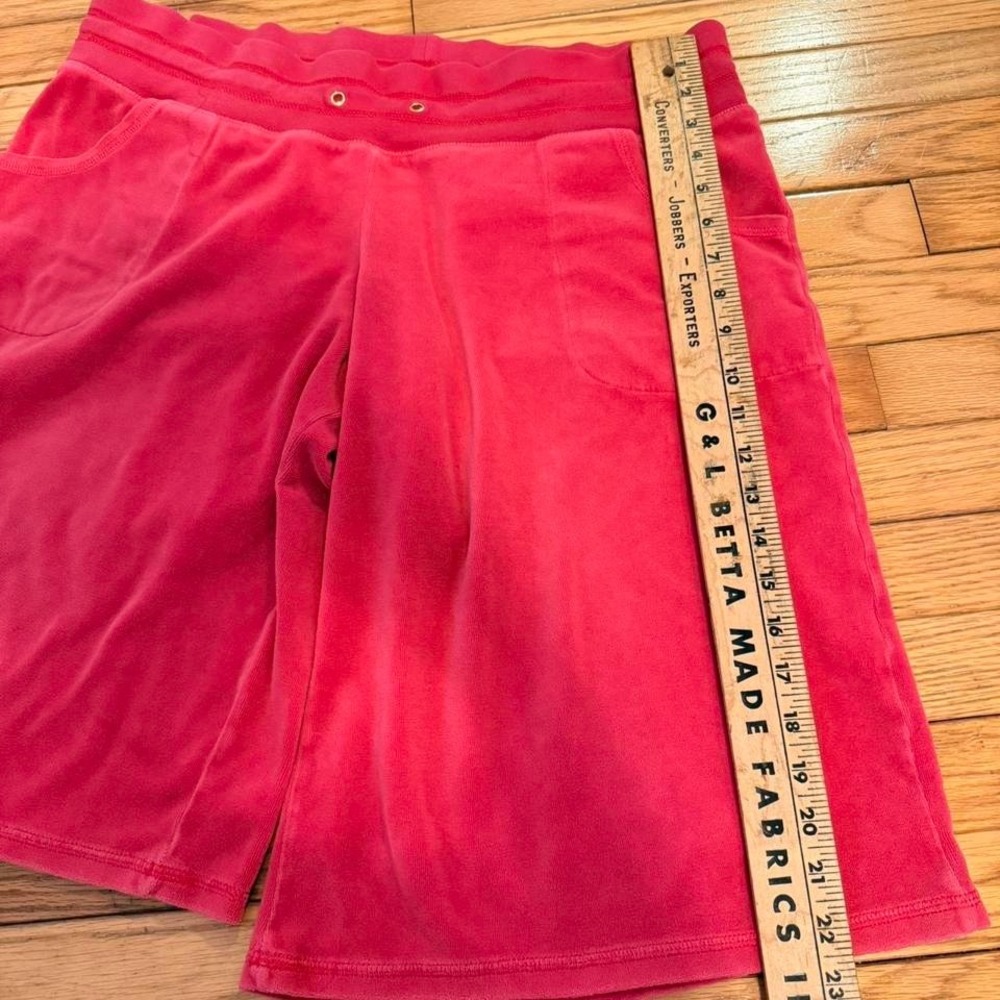 Y2K 2000s style red cargo shorts with pockets - Picture 4 of 8